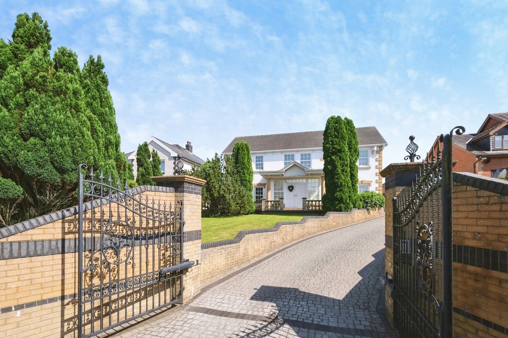 Property photo 1 of 28 Pbox-Img.Jpg
