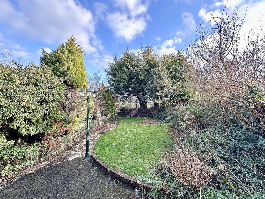 Property photo 2 of 16