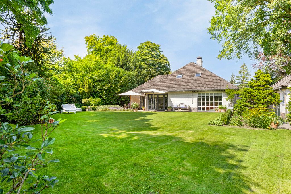 Property photo 2 of 76