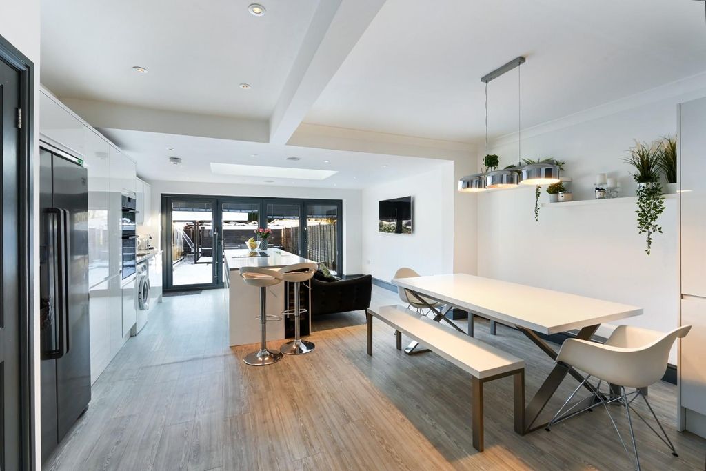 Property photo 3 of 14 Brighton Road (8).Jpg