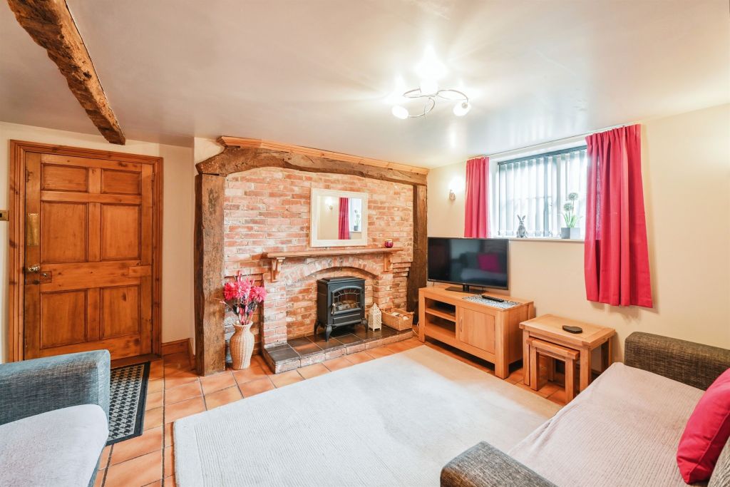Property photo 3 of 17 Lounge: