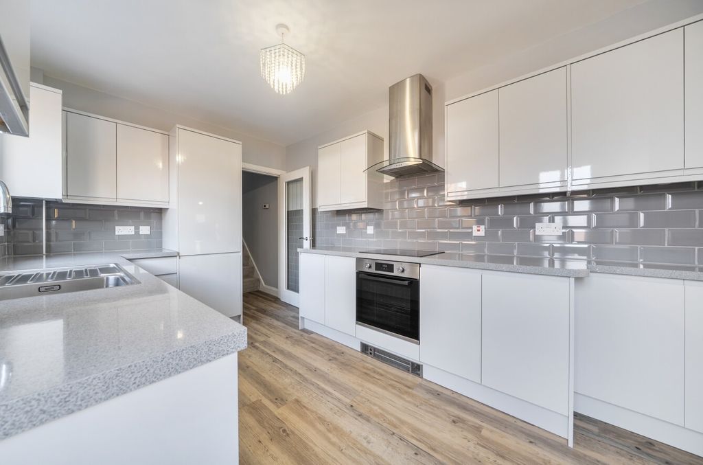 Property photo 3 of 24 4550962