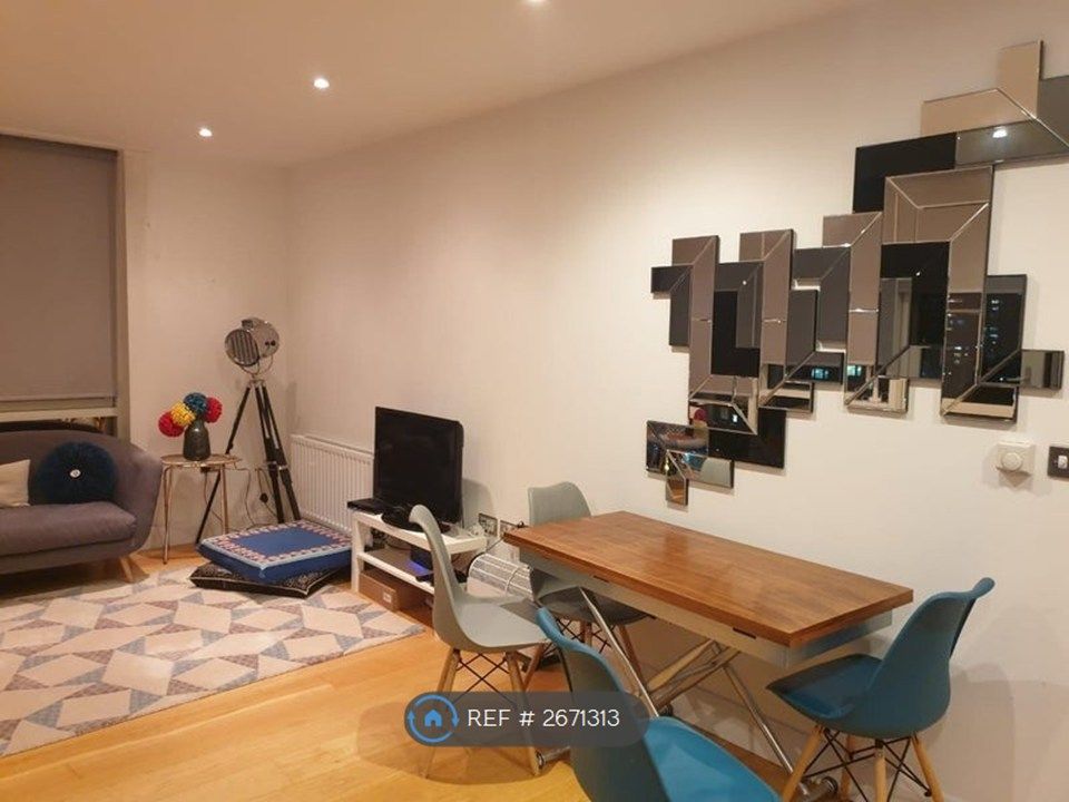 Property photo 1 of 5 Living Room