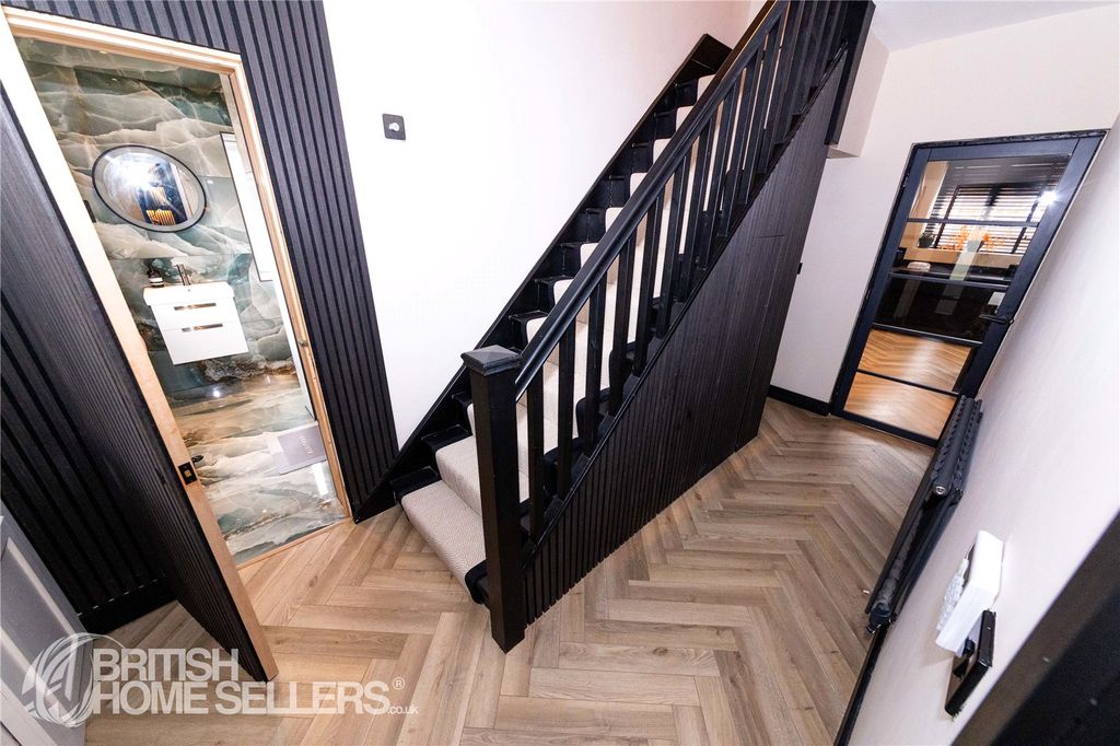 Property photo 3 of 40 Picture No. 24