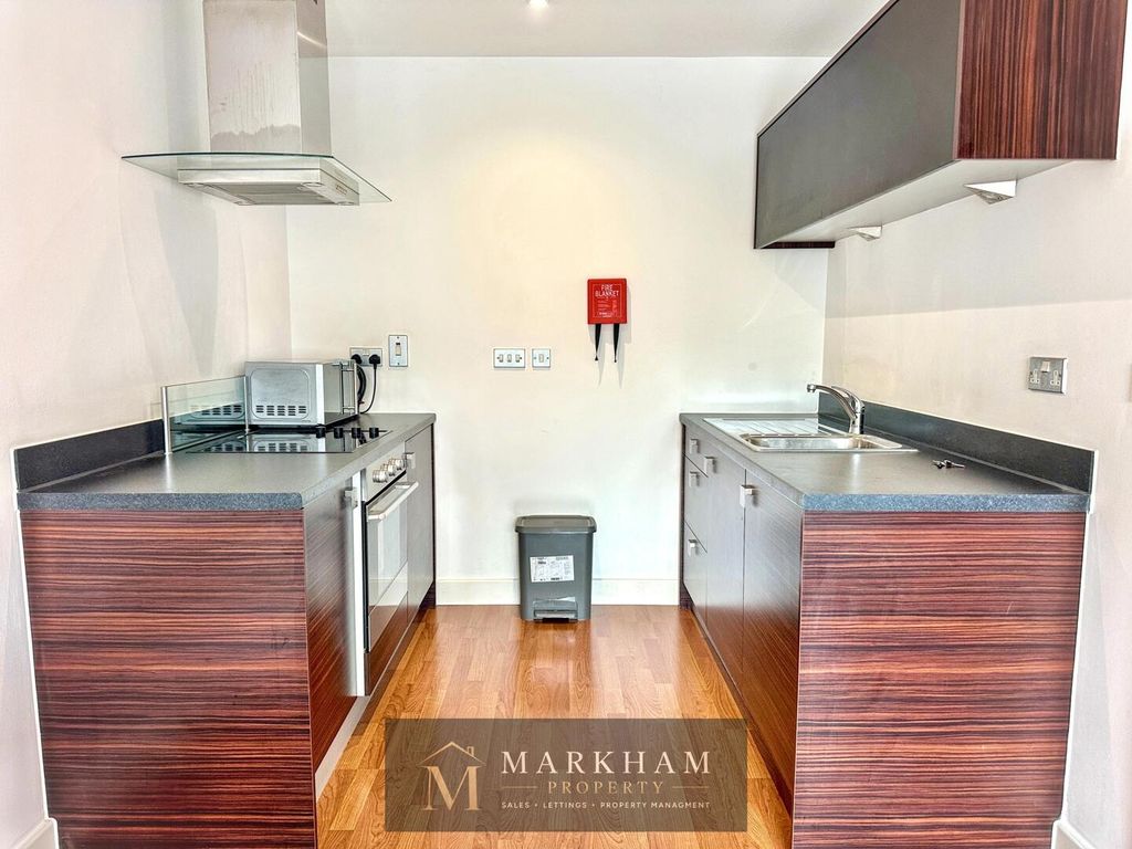 Property photo 3 of 10 Kitchen