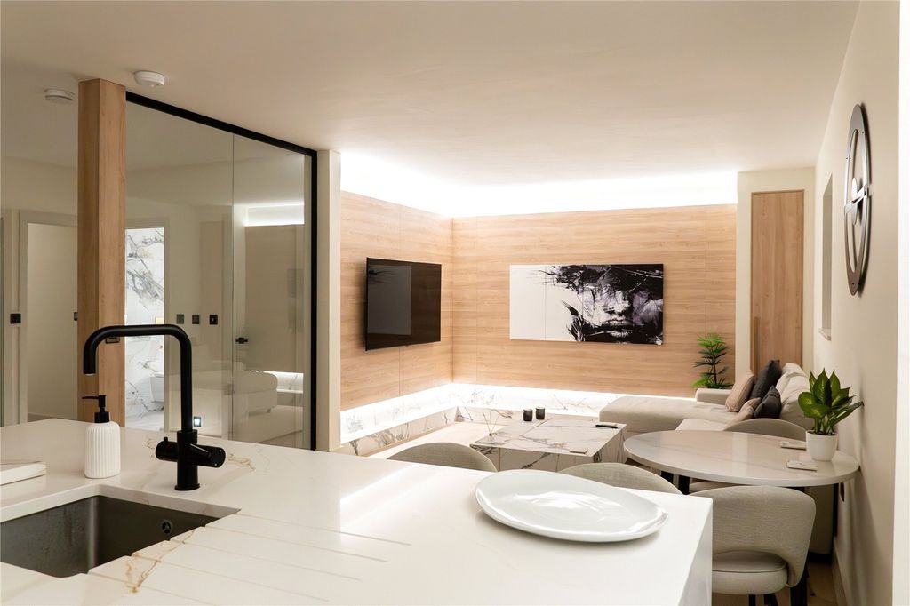 Property photo 2 of 29 Picture No. 03