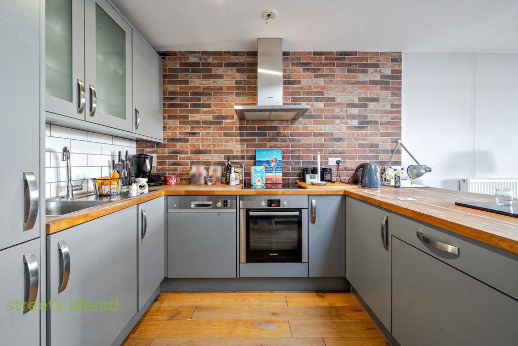 Property photo 2 of 16 1c91B370-1704-412...
