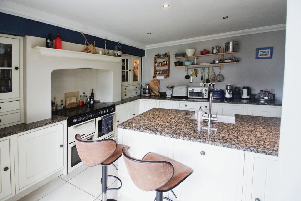 Property photo 3 of 27 Kitchen..Jpg