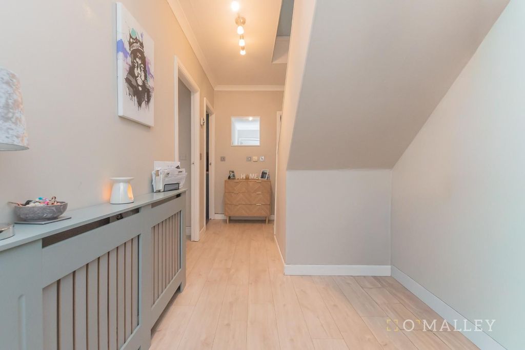 Property photo 2 of 17 Hallway