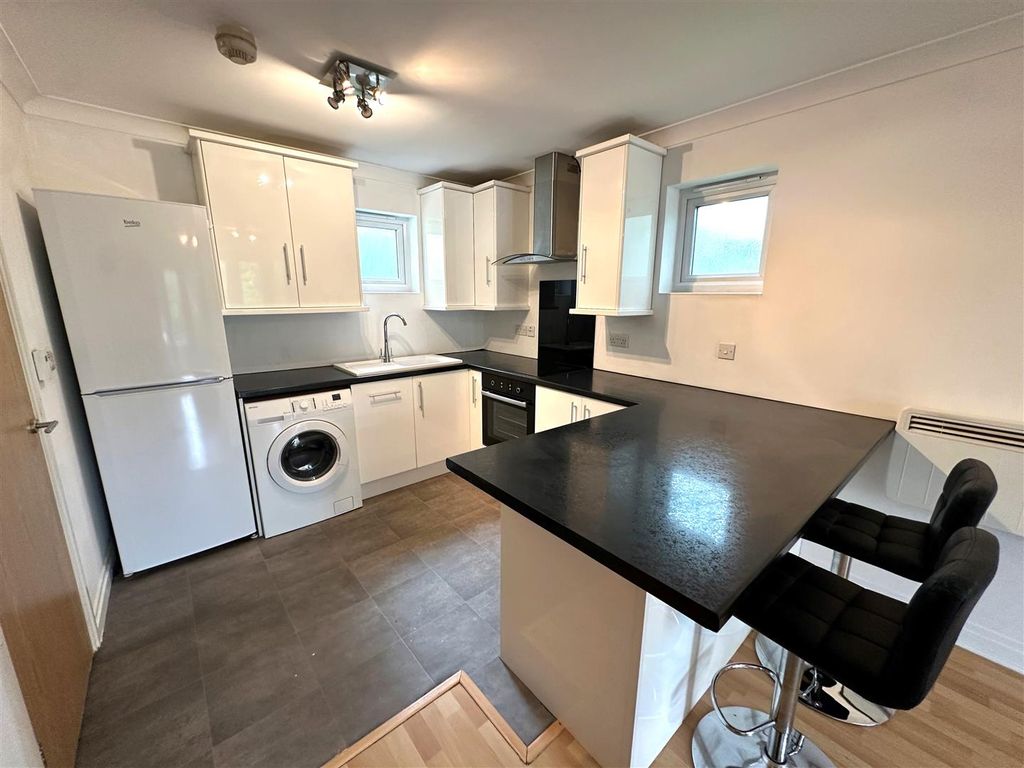 Property photo 2 of 5 Coopers Estate Agents
