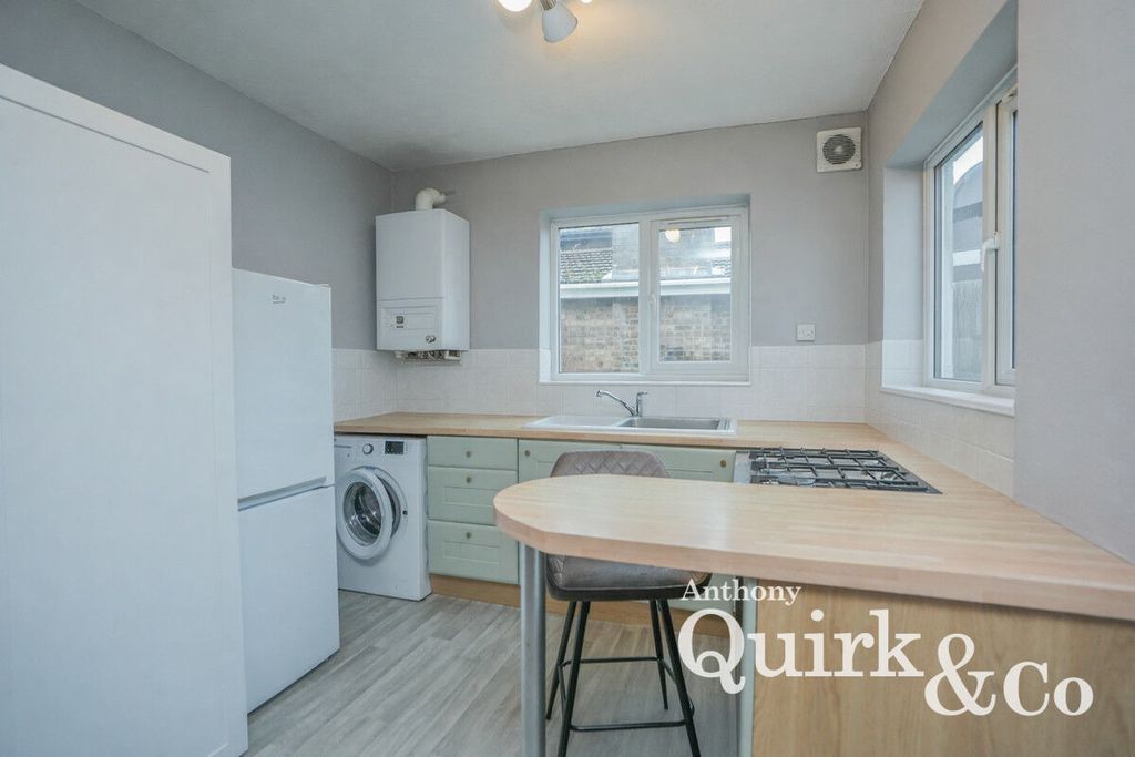 Property photo 3 of 12