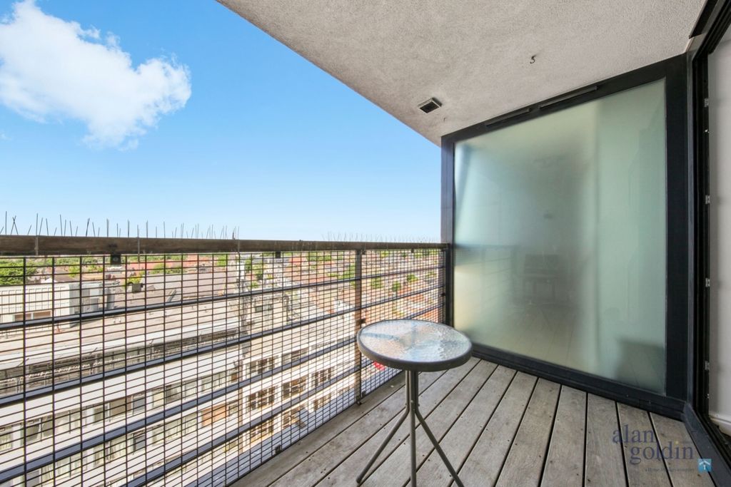 Property photo 3 of 8 Lrg_Flat 805 100 Kingsway - Pcooez16Akdhfzqecz89