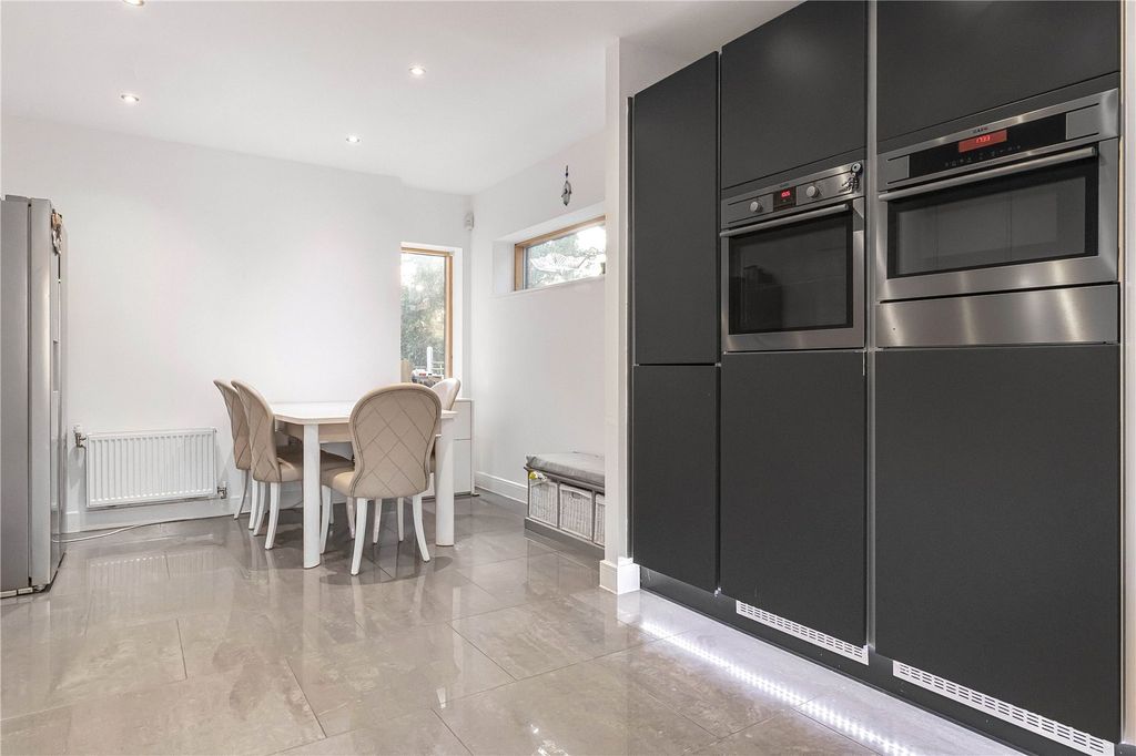 Property photo 3 of 19 Picture No. 16