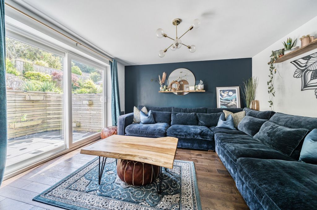 Property photo 2 of 20 2 - 1315981-5-685Eb86...