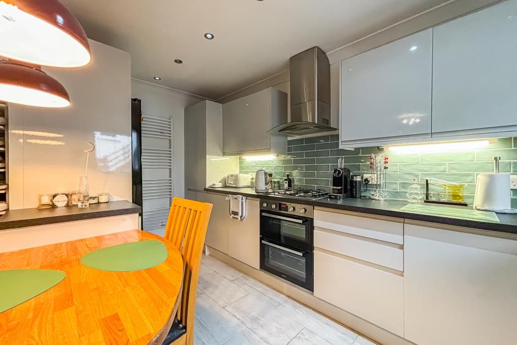 Property photo 2 of 10 Kitchen