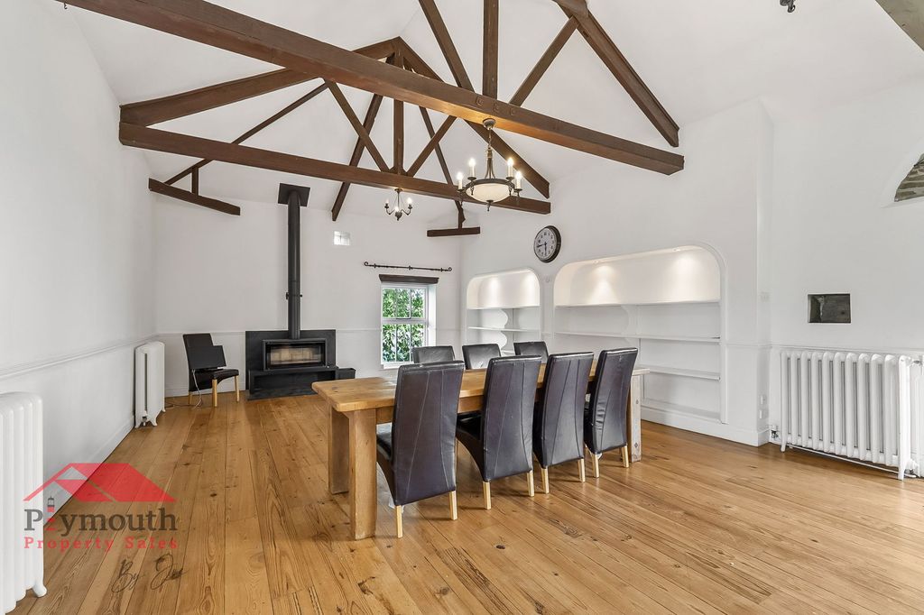 Property photo 2 of 54