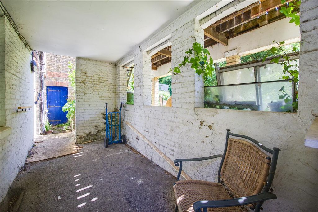 Property photo 2 of 12 Entry Point