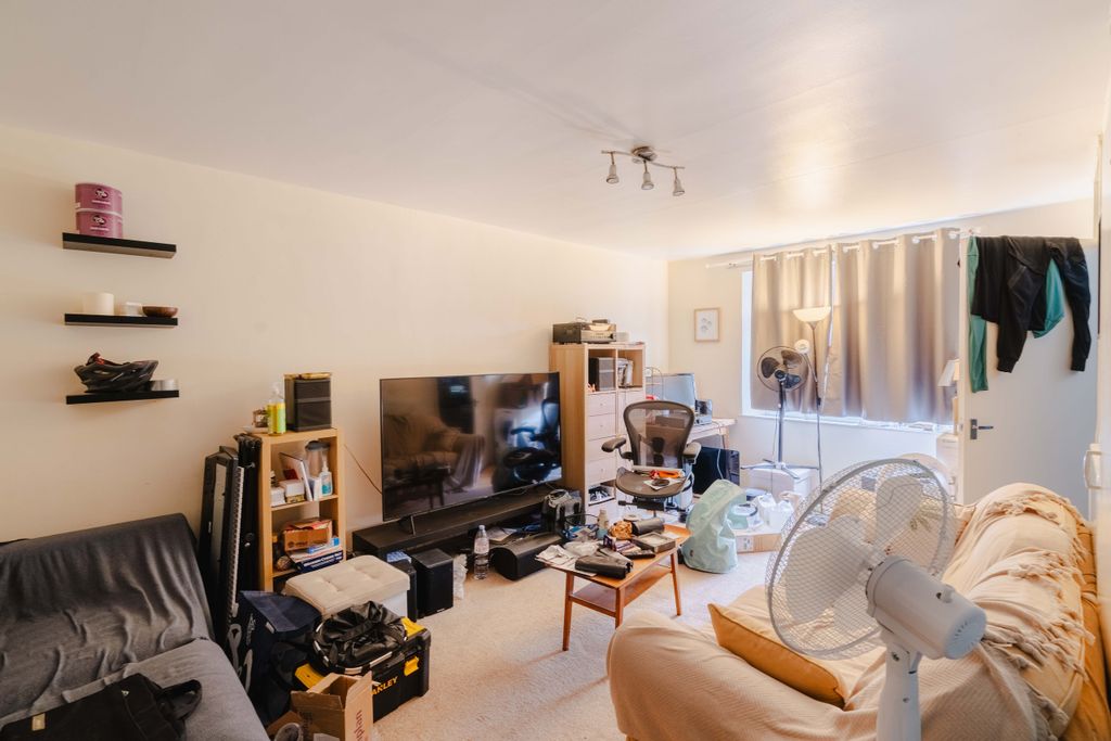 Property photo 1 of 7 3