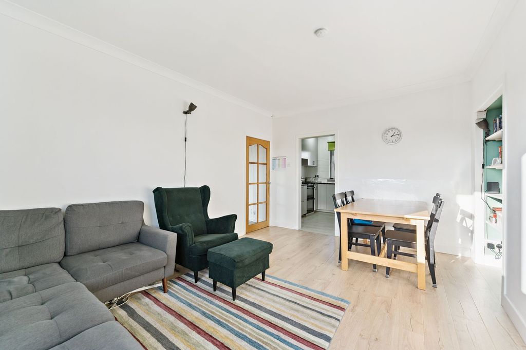 Property photo 3 of 25