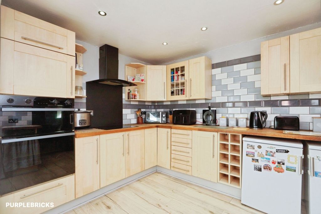 Property photo 2 of 26