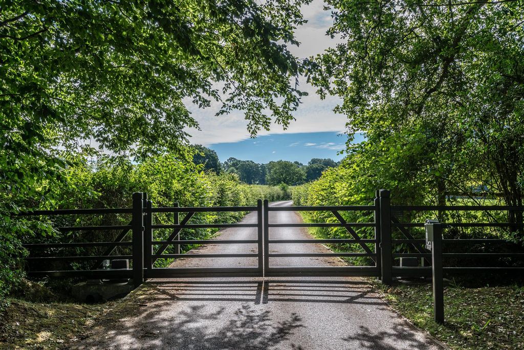 Property photo 3 of 58 House. Partnership