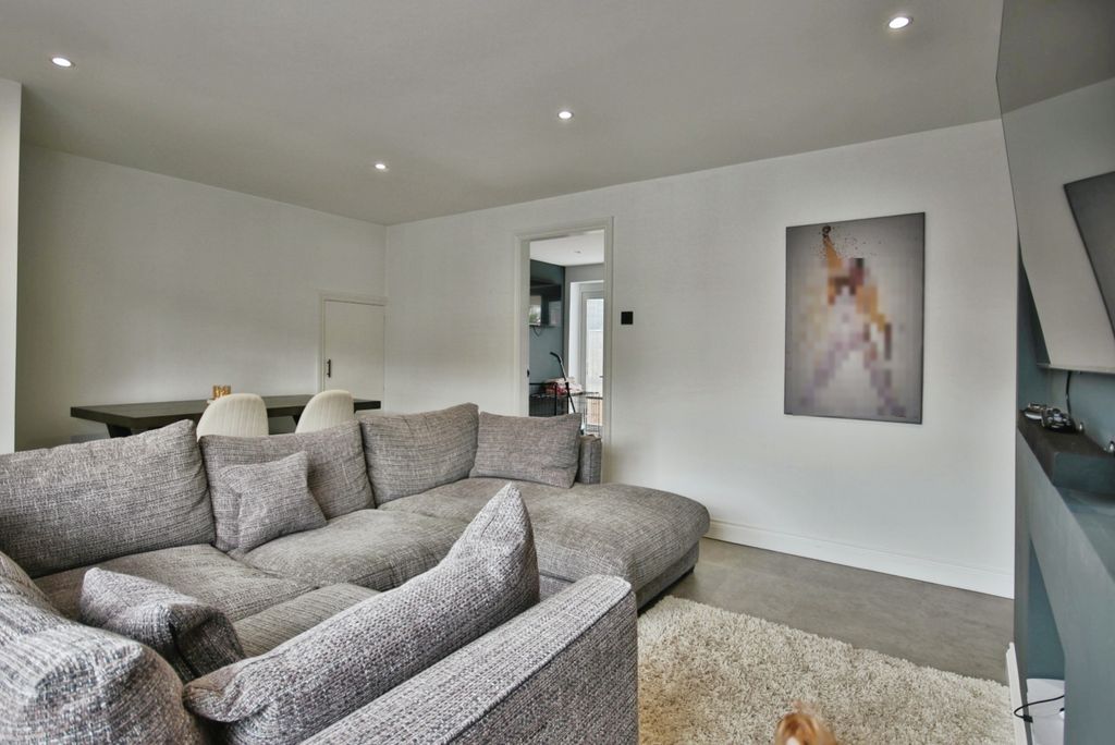 Property photo 3 of 21 4428796