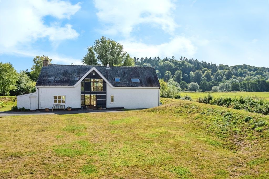 Property photo 1 of 34