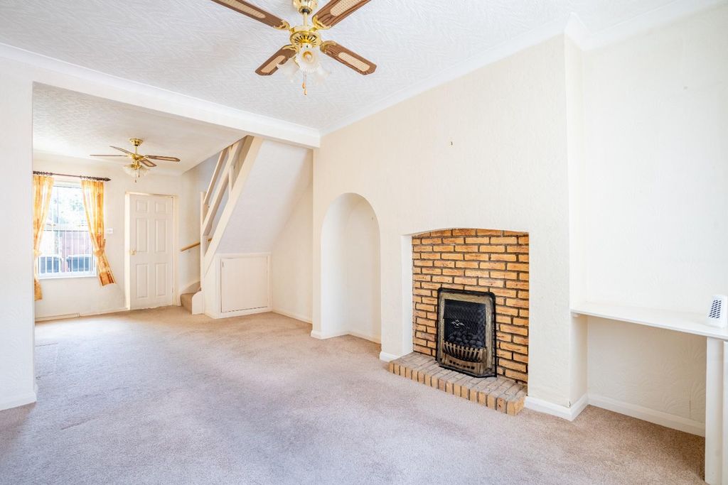 Property photo 2 of 10 Living Room