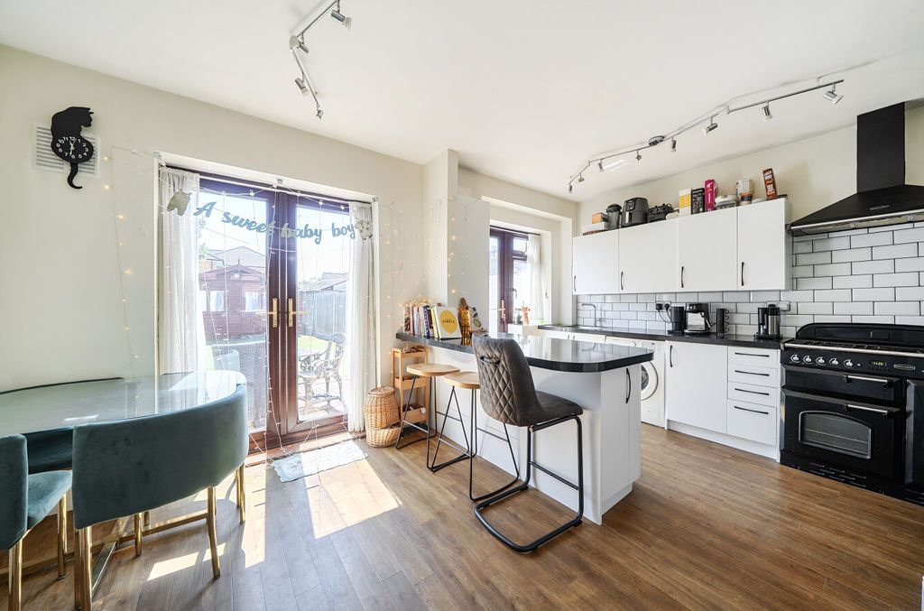 Property photo 3 of 17 Kitchen Diner Angle 1
