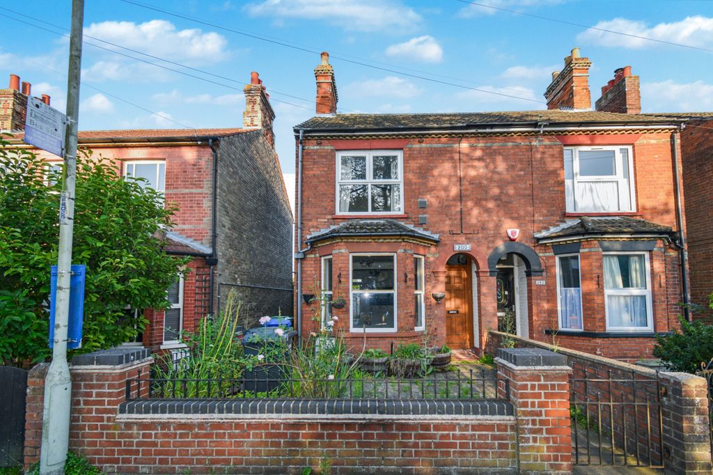 Property photo 1 of 13 200 Bridge Road, Lowestoft, Suffolk, Nr33 9Jx
