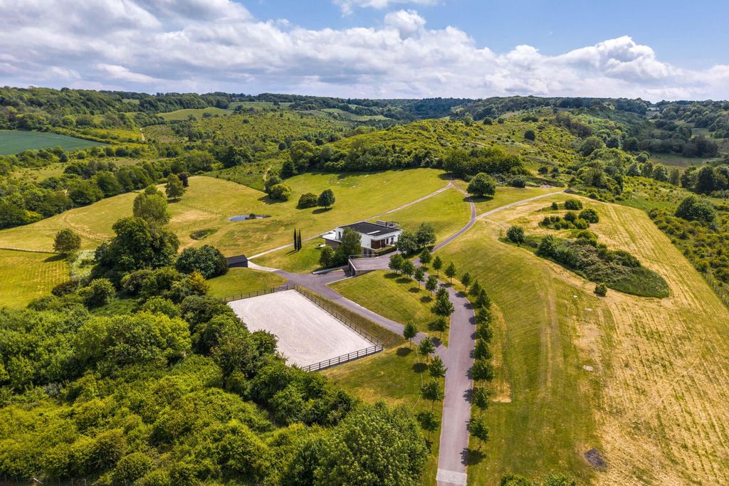 Property photo 3 of 31 Image