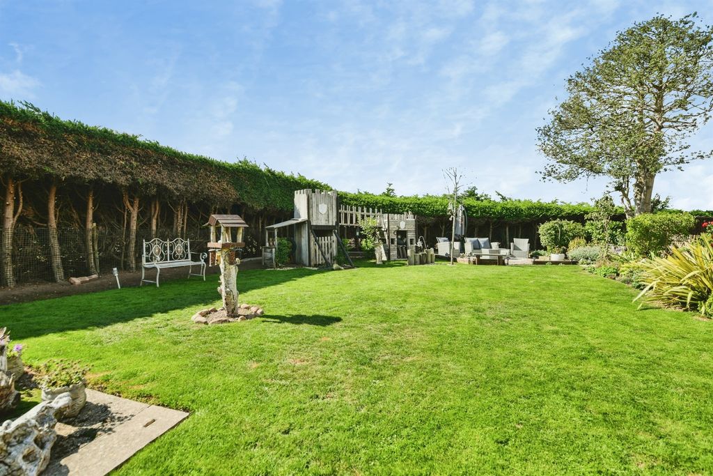 Property photo 2 of 31