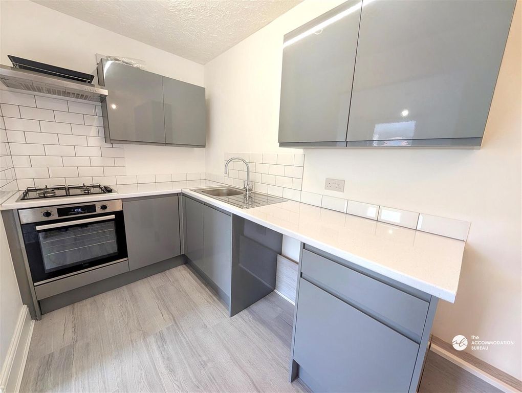 Property photo 3 of 10 Kitchen