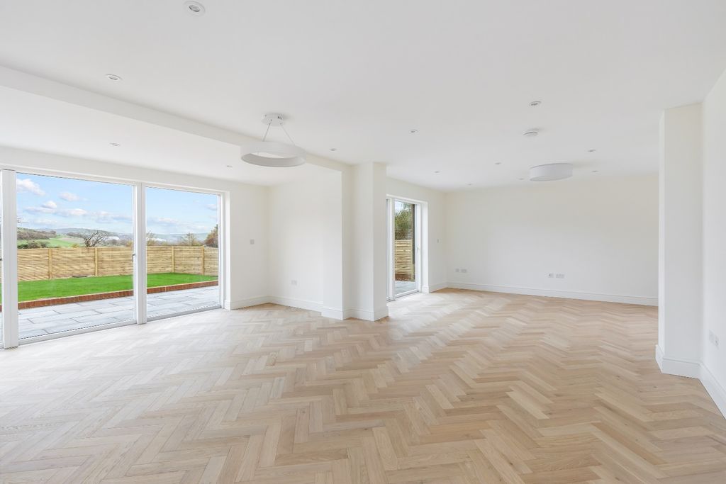 Property photo 3 of 36 4701103