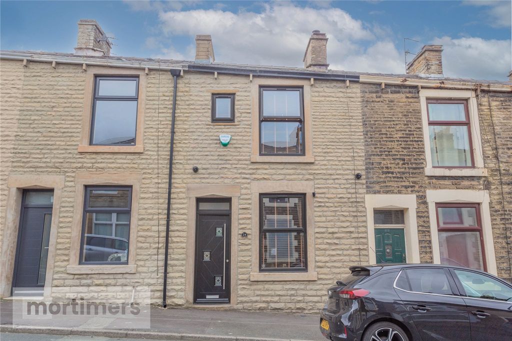 Property photo 1 of 16 Front External