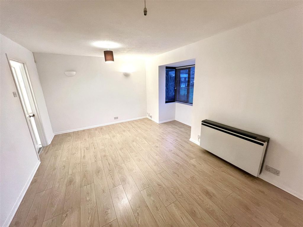 Property photo 2 of 8 Img_2049 (1).Jpg