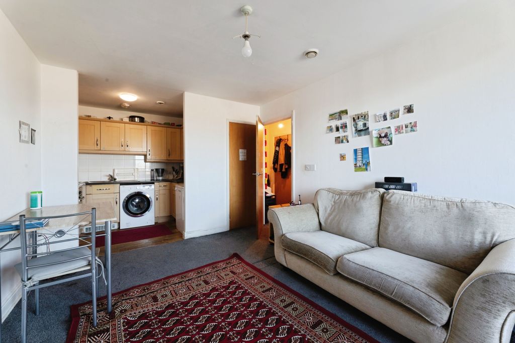 Property photo 3 of 14 Fs_250630_12