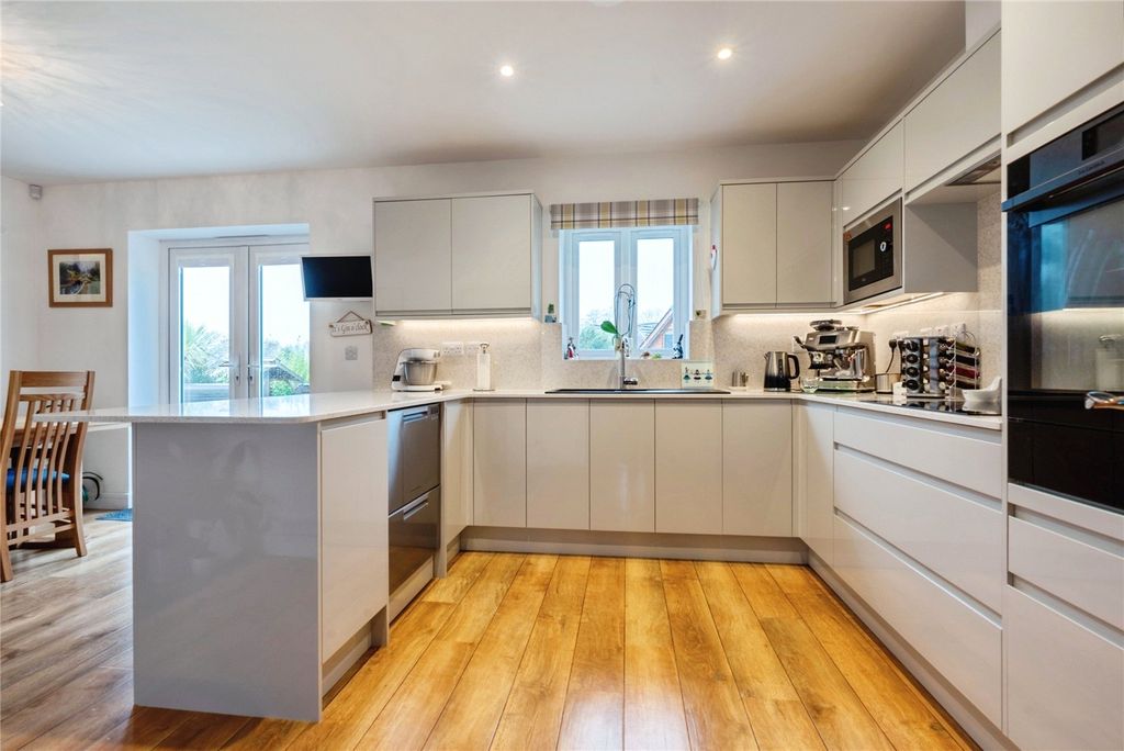 Property photo 2 of 21 Picture No. 06