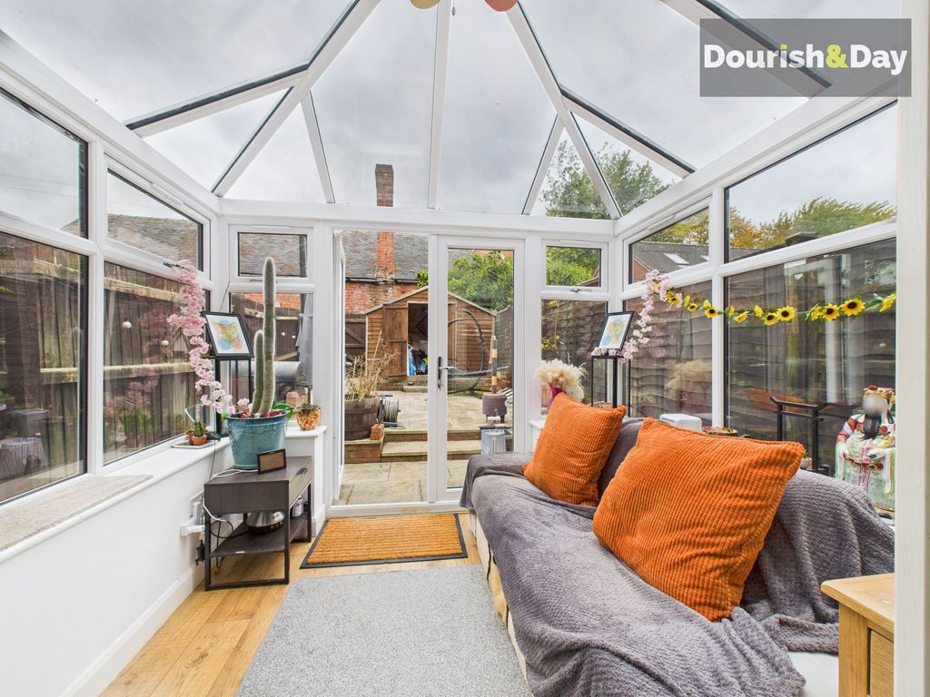 Property photo 3 of 16 Conservatory