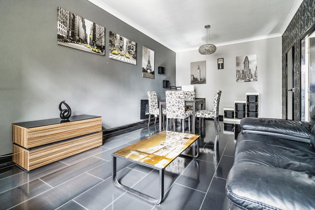 Property photo 3 of 8 Picture No. 28