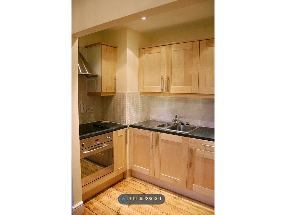 Property photo 3 of 10 Kitchen2