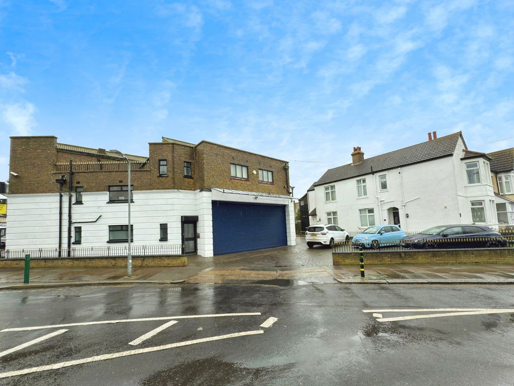 Property photo 1 of 20