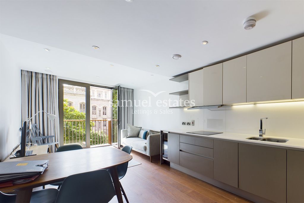 Property photo 3 of 11 Kitchen
