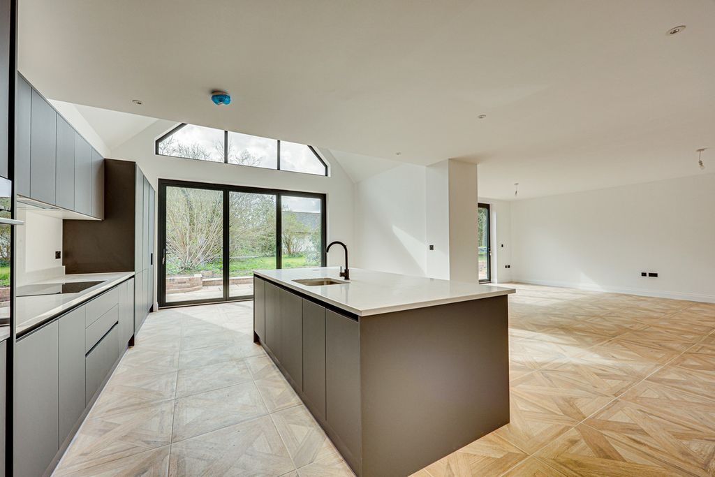 Property photo 2 of 50