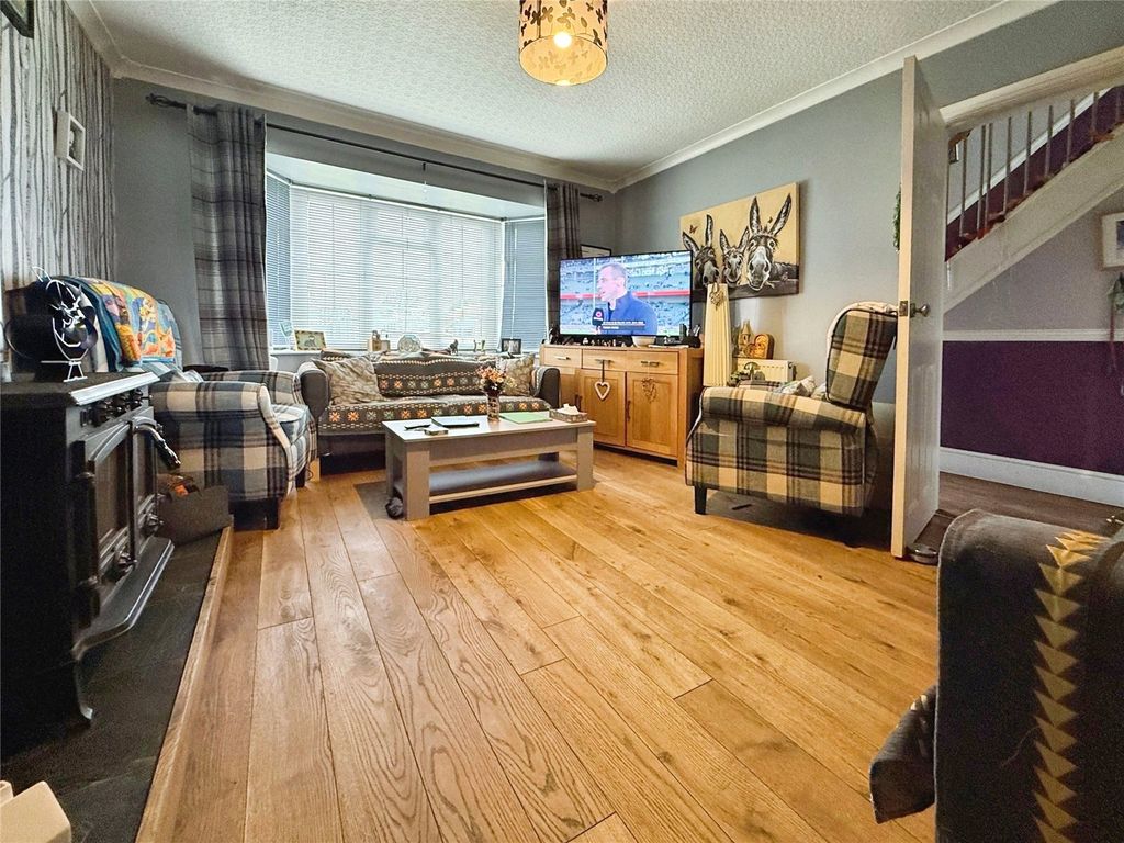 Property photo 3 of 14 Lounge