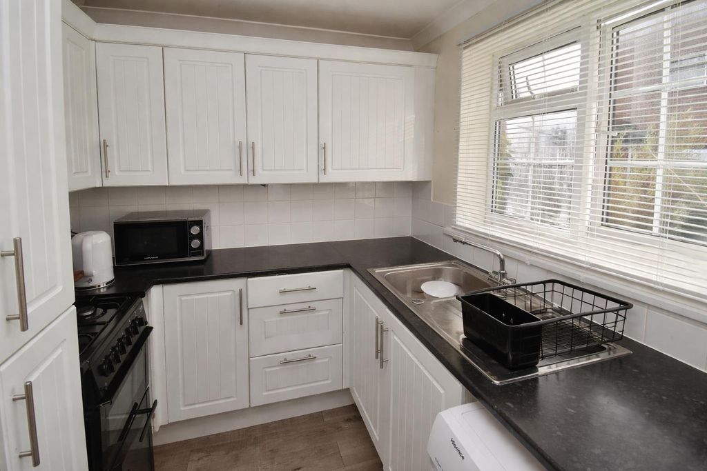 Property photo 3 of 7 Kitchen