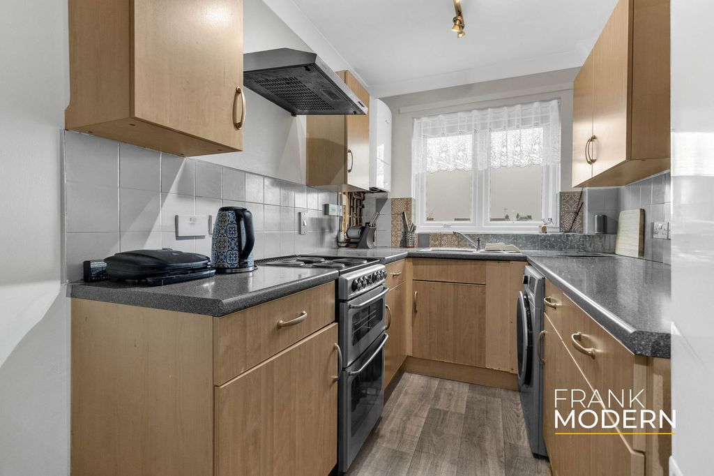 Property photo 3 of 29 Kitchen / Diner
