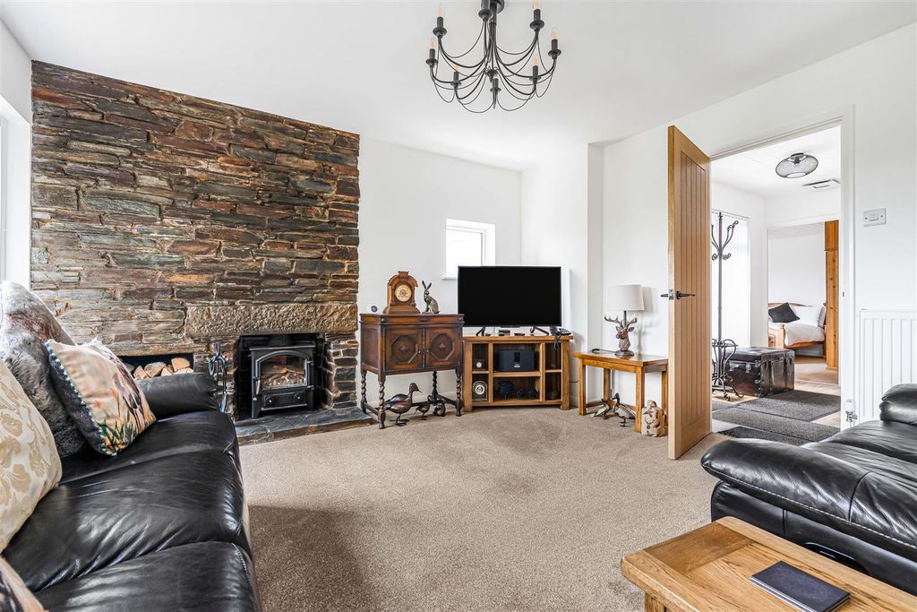 Property photo 3 of 35 Sitting Room