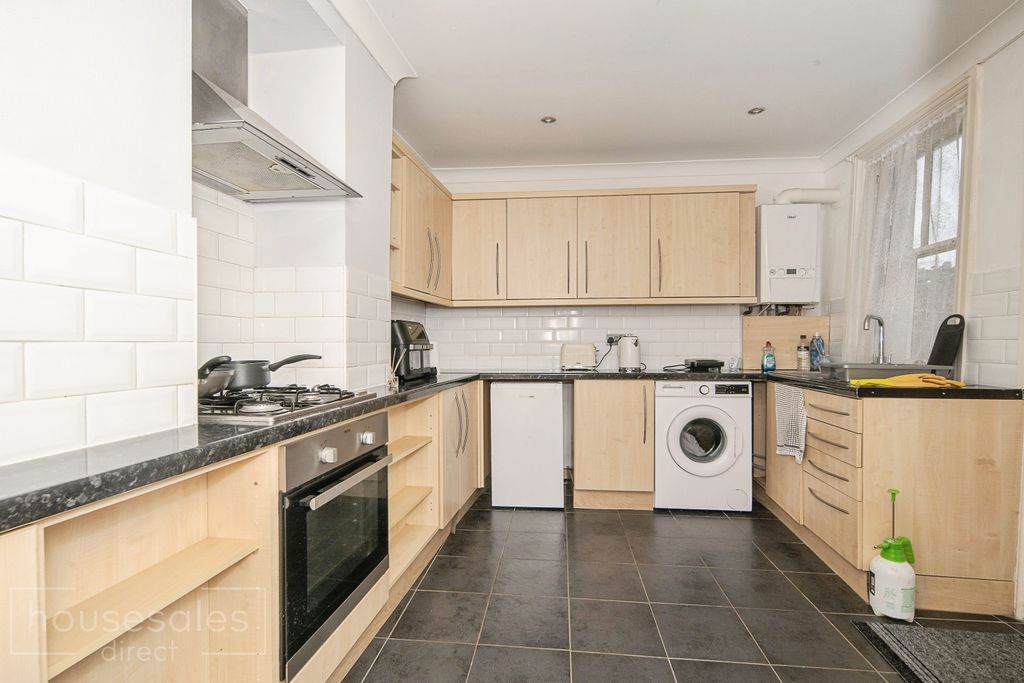 Property photo 1 of 9