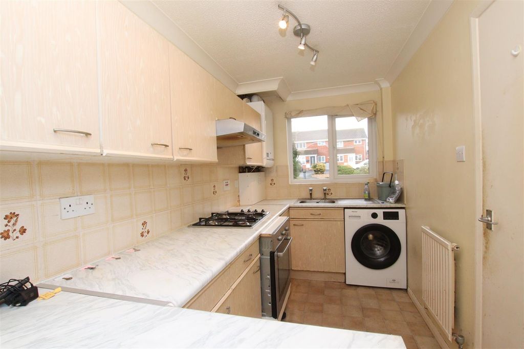 Property photo 2 of 10 Kitchen_.Jpg